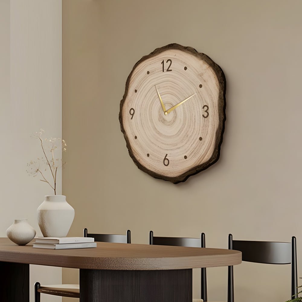 Träskiva Väggklocka | LED Ljus | Fjärrkontroll | Naturlig Rund Design | Varm Ljus Carvallo