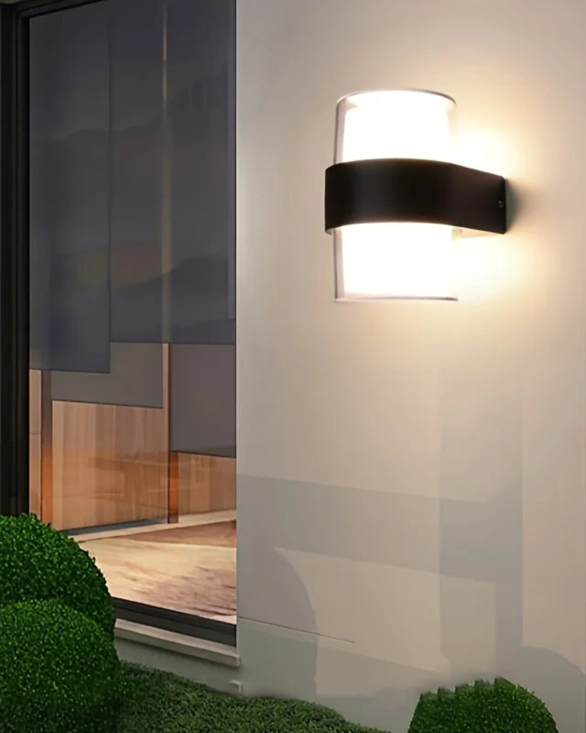 SereneGlow - Elegant utomhus vägglampa för en varm och inbjudande atmosfär Carvallo