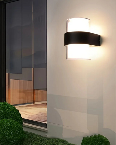 SereneGlow - Elegant utomhus vägglampa för en varm och inbjudande atmosfär Carvallo