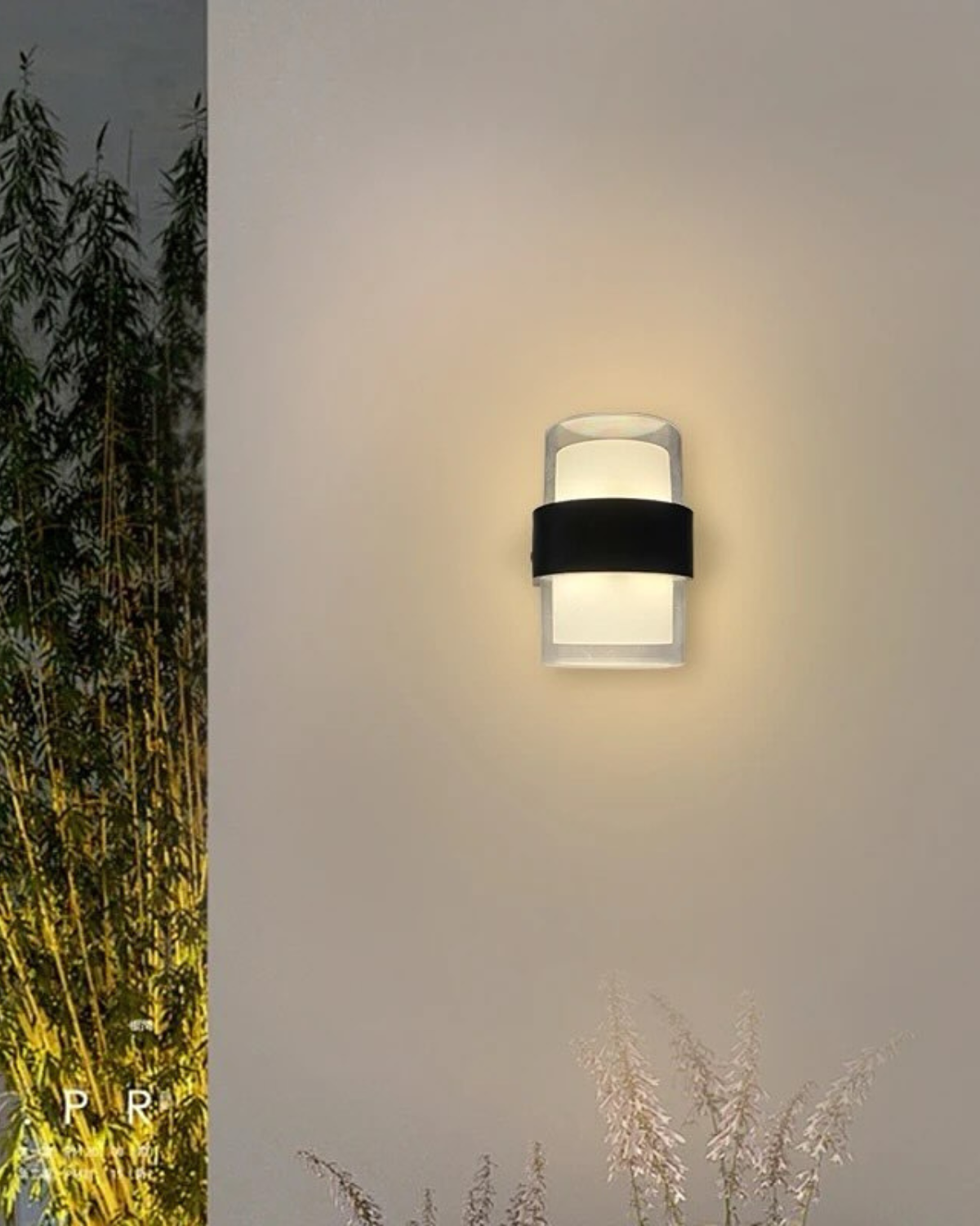 SereneGlow - Elegant utomhus vägglampa för en varm och inbjudande atmosfär Carvallo