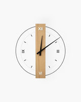 Carvallo - Modernt runt väggur med elegant träcenter och djärva svarta visare Carvallo