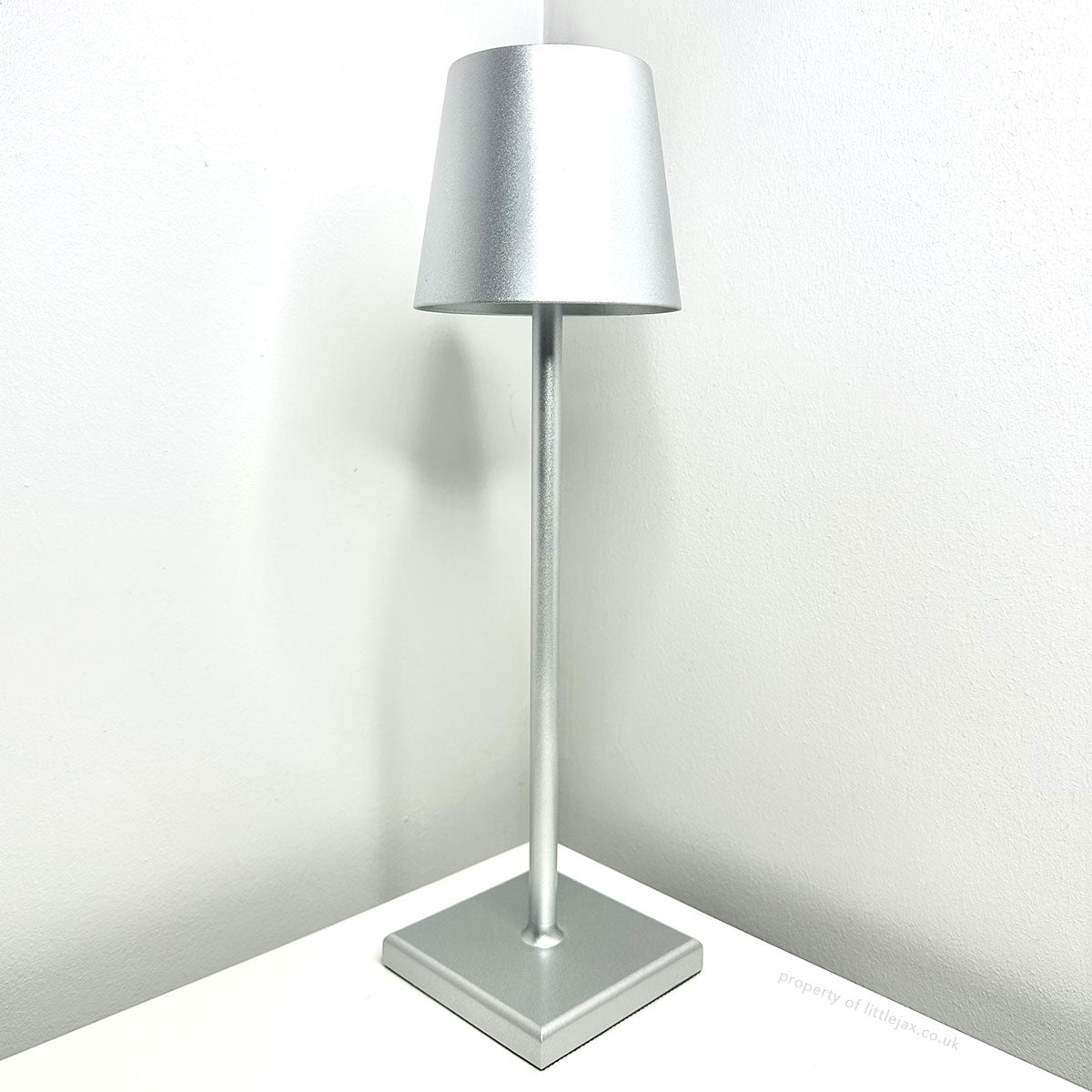 Modern trådlös bordslampa | 15" uppladdningsbar LED | Beröringsljusstyrning | Elegant design i 10 färger Carvallo