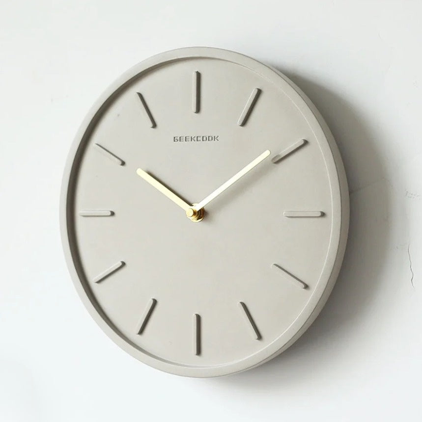 PenduloTime - Modern nordisk väggklocka med elegant pendeldesign Carvallo