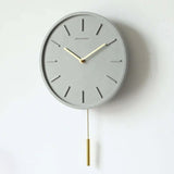 PenduloTime - Modern nordisk väggklocka med elegant pendeldesign Carvallo