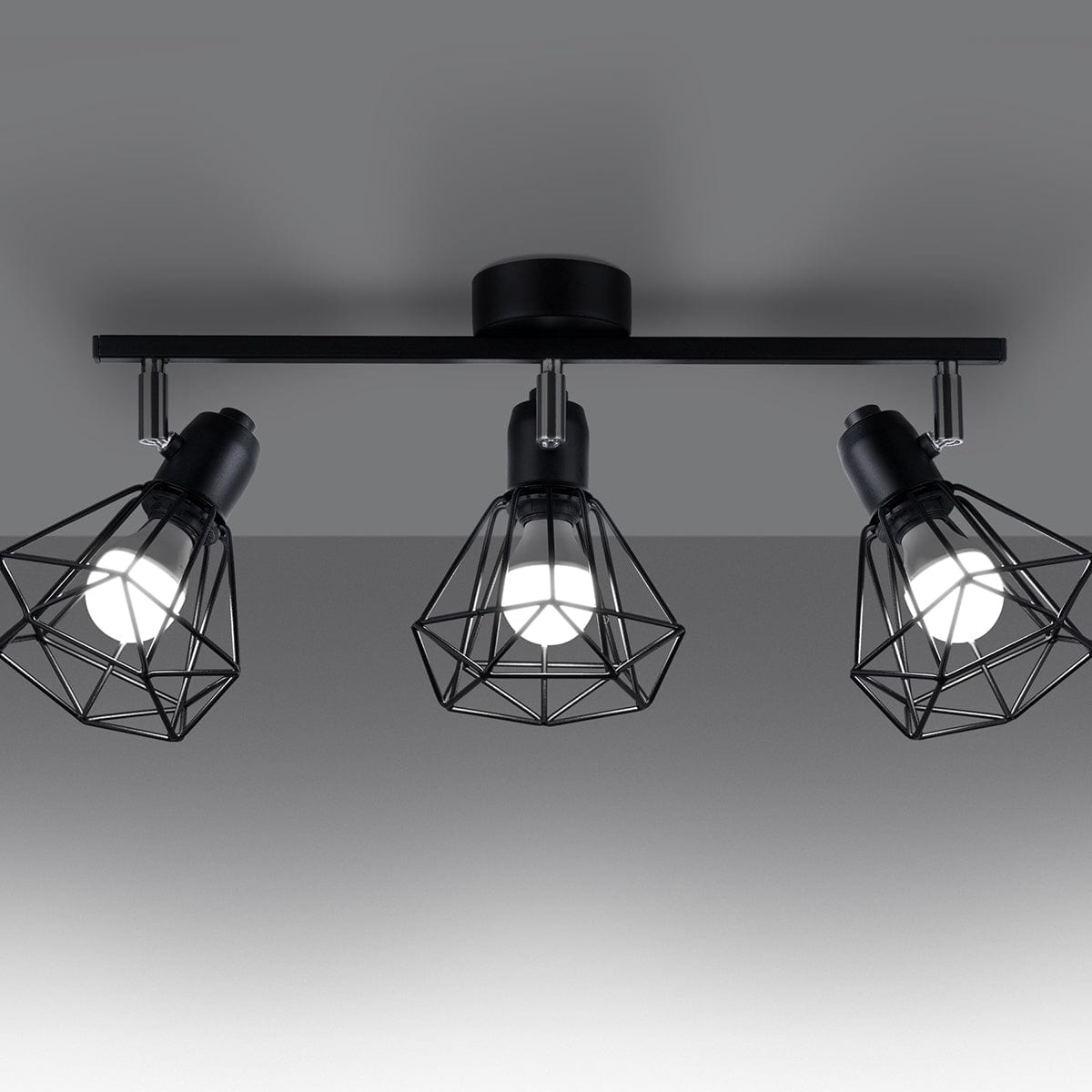 Taklamp Artemis 3 Svart - Modern Loft-Stil - Justerbar Ljusvinkel - Utbytbara Glödlampor - Hållbar Pulverlackerad Stål - Mångsidig 3-Punkts Belysning Carvallo