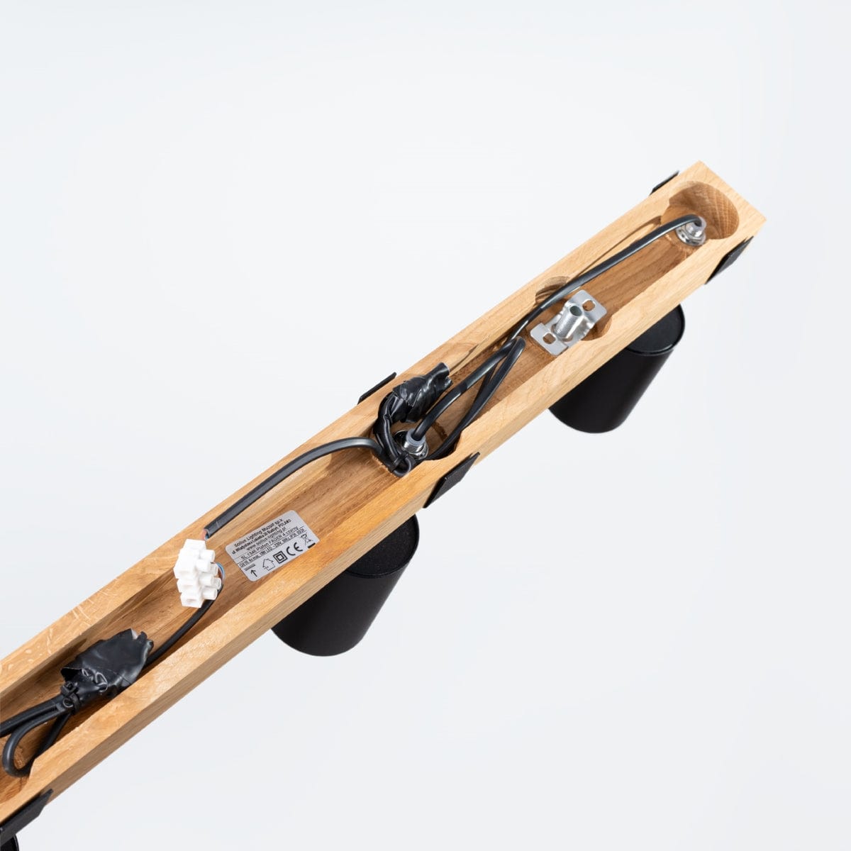 Fager Taklampa - 4-Ljus Svart - Riktad Belysning - Naturträ & Metall - Justerbara Skärmar - Stort Skandinaviskt Design - Energibesparande Carvallo