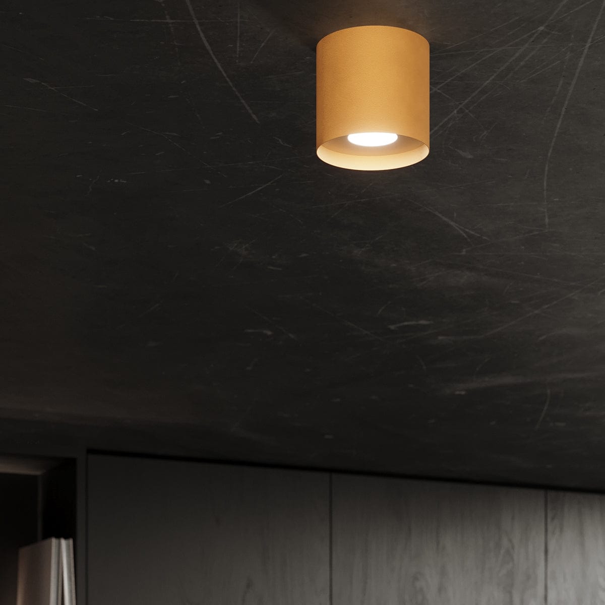 MIKA Taklampa Guld - Minimalistisk Design - Anpassningsbar Lampa - Modern och Mångsidig - Högkvalitativ Polsk Produktion - Elegant Cylindrisk Form Carvallo