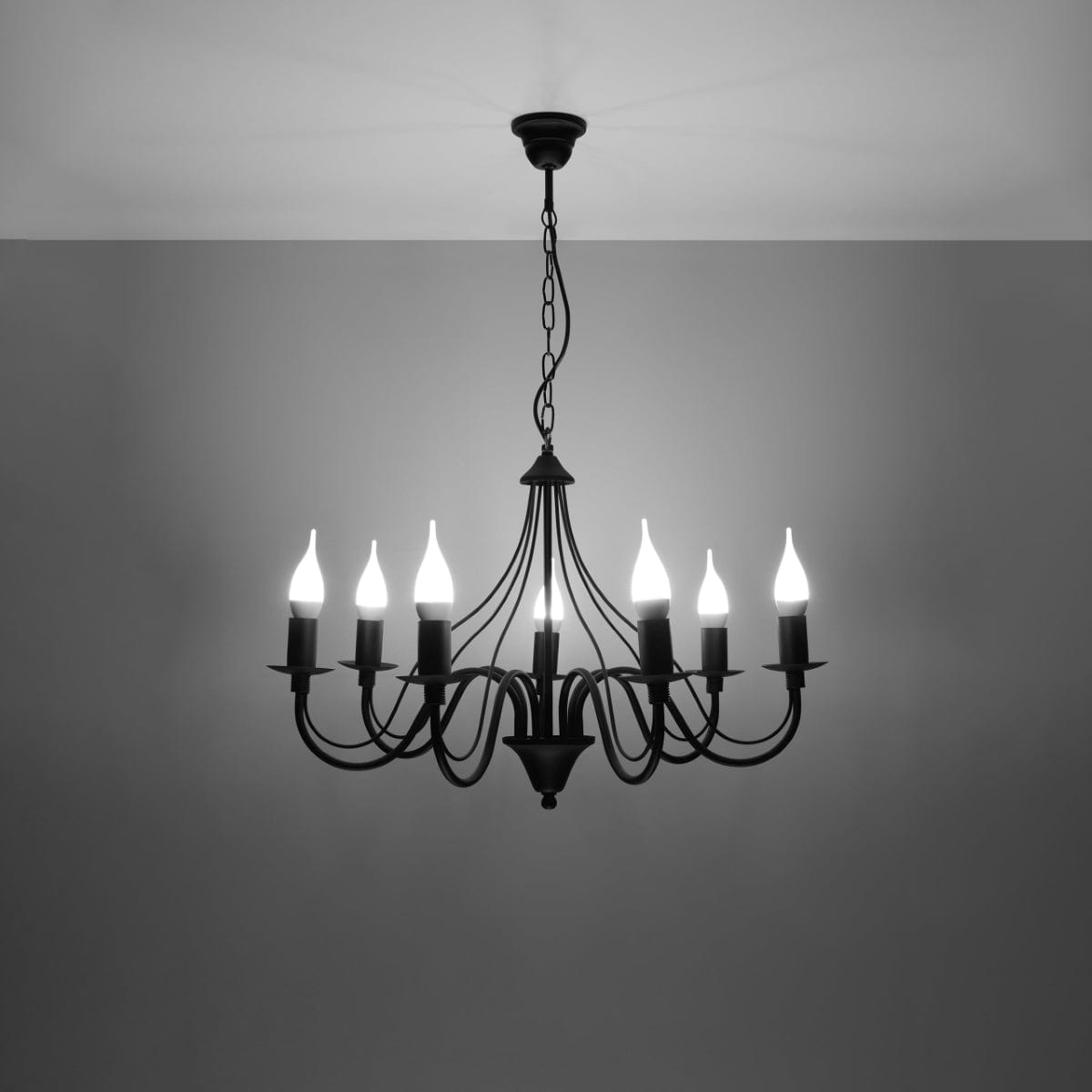 Minerwa Chandelier - 7-armad svart kandelaber - E14 - Stål - Tidlös elegans Carvallo