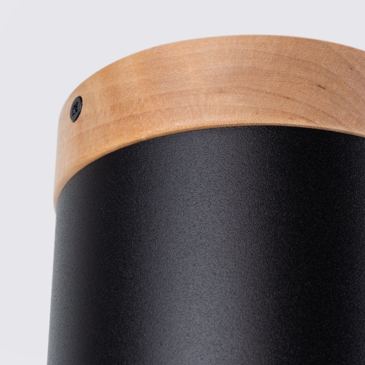 RIF Taklampa Svart - Elegant Design - Naturlig Träfinish - Mjuk LED-Belysning - Energibesparande - Idealisk för Vardagsrum och Kontor Carvallo