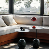 Bordslampa med vit kupol och LED-ljus Carvallo