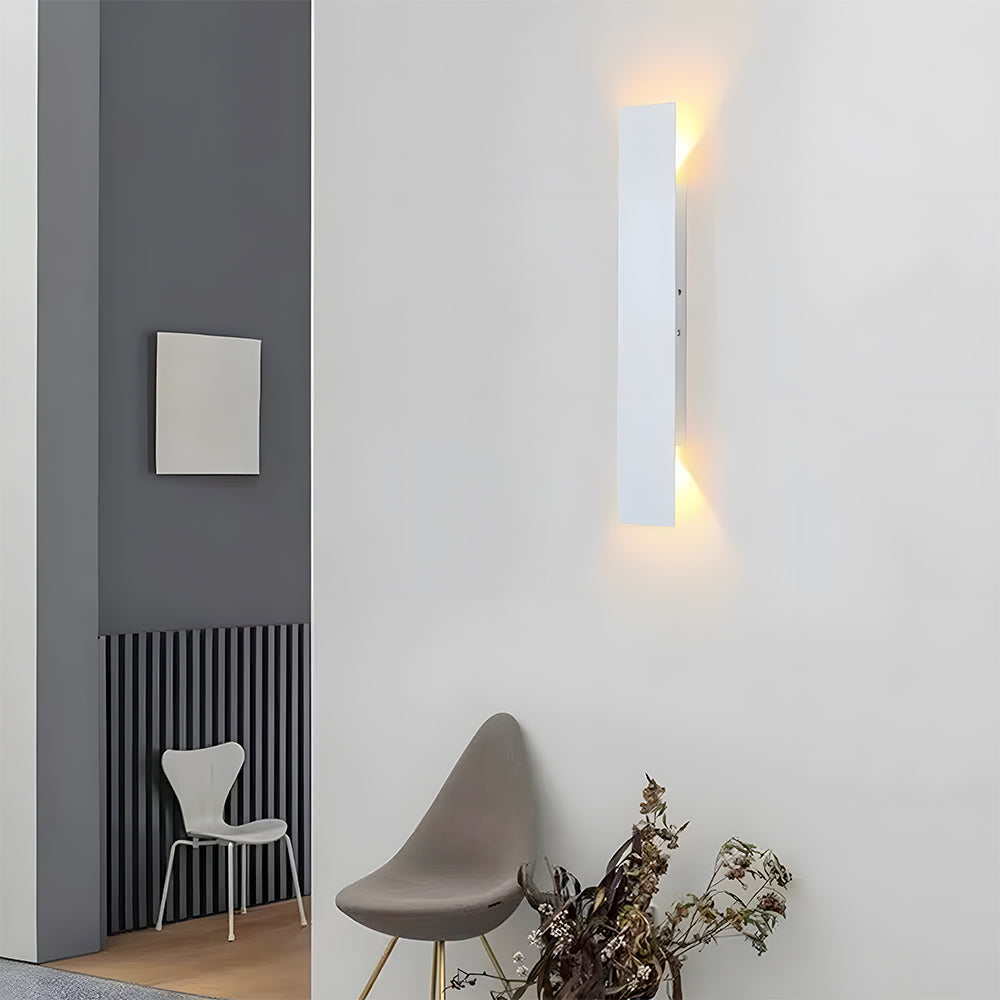 Utomhusvägglampa med modern vattentät design Carvallo