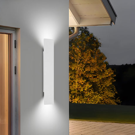 Utomhusvägglampa med modern vattentät design Carvallo