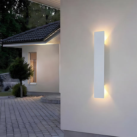 Utomhusvägglampa med modern vattentät design Carvallo