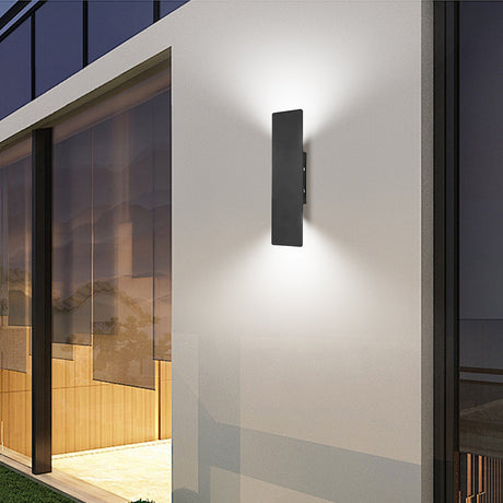 Utomhusvägglampa med modern vattentät design Carvallo