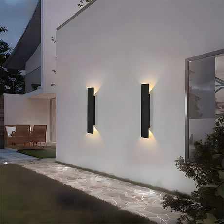 Utomhusvägglampa med modern vattentät design Carvallo