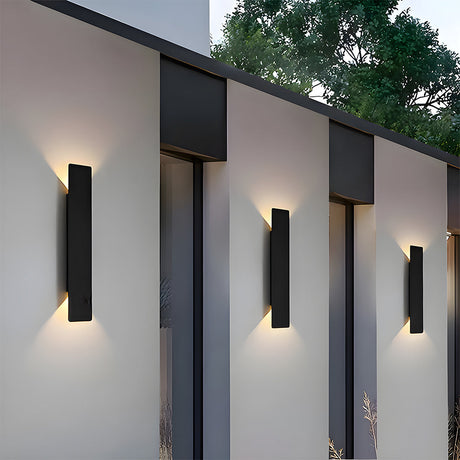 Utomhusvägglampa med modern vattentät design Carvallo