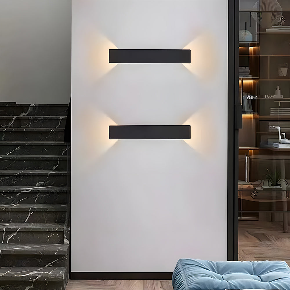 Utomhusvägglampa med modern vattentät design Carvallo