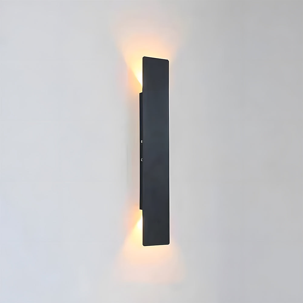 Utomhusvägglampa med modern vattentät design Carvallo