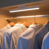 RoyaleGlow Bärbar LED Skrivbordslampa - Magnetisk, Fjärrstyrd Dimbart med 3 Färglägen Carvallo