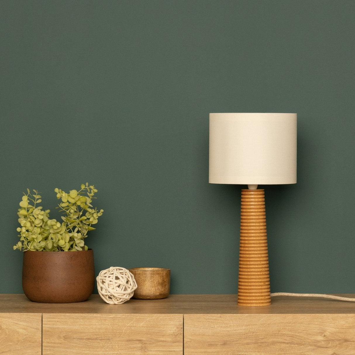 NordicGlow - Träbordslampa med Fälld Fot och Tyglampa Carvallo