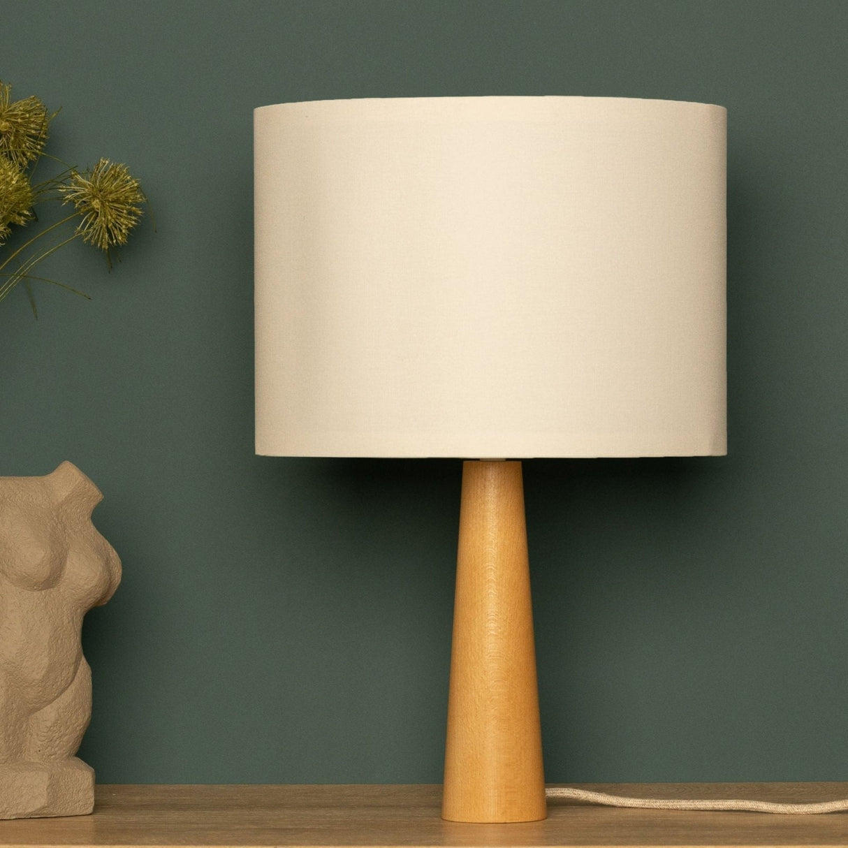 NordicGlow - Minimalistisk Träbordslampa med Tygtopp för Vardagsrum och Sovrum Carvallo