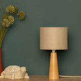 NordicGlow - Minimalistisk Träbordslampa med Tygtopp för Vardagsrum och Sovrum Carvallo