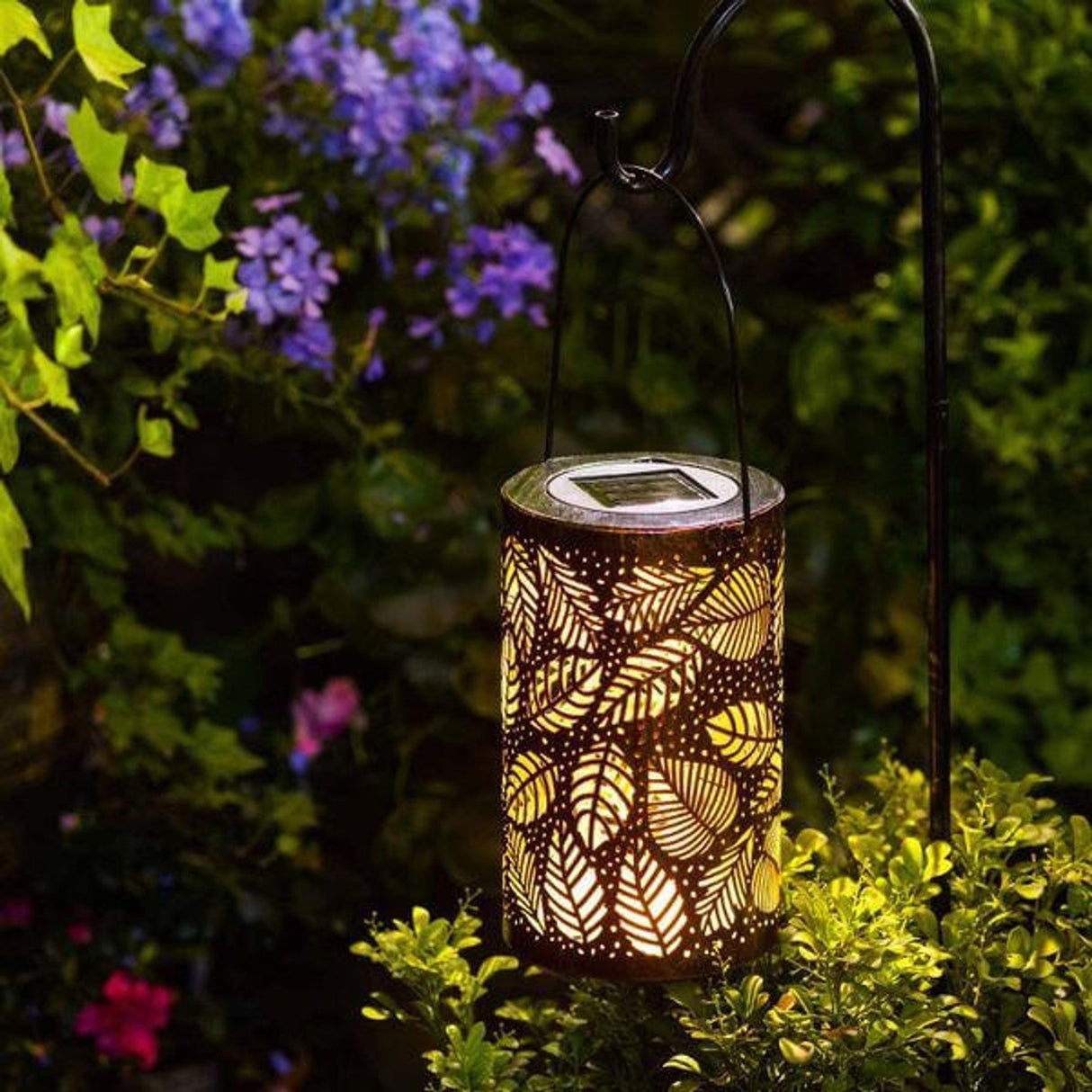Luminous Leaf Lantern - Elegant Solenergid design Carvallo