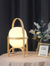 WoodLume – Modern Trä Bordslampa med LED Belysning Carvallo