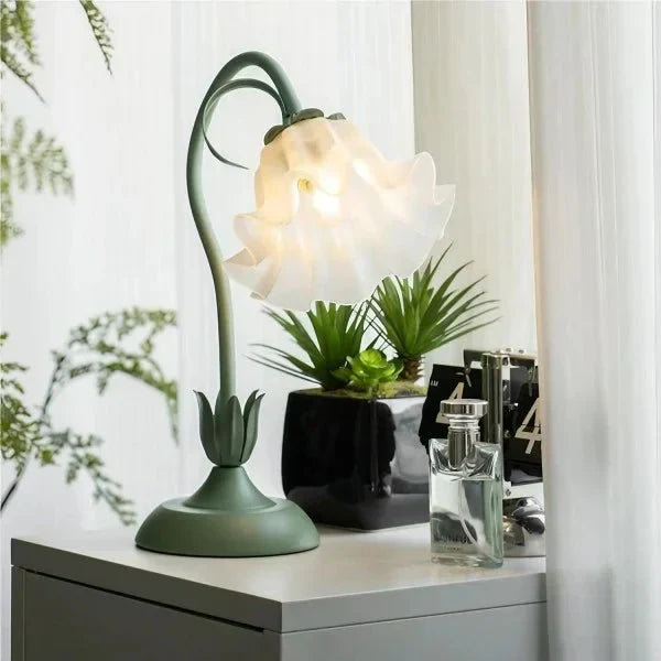 Klassisk Vintage Justerbar Blomsterbordslampa – Stilfull och Funktionell Ljus Carvallo