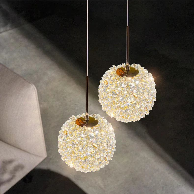 Elegant Kristallkrona Lampa för Sovrum och Bar – Modern Rund Boll Design med Justerbar Upphängningskabel Carvallo