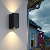 LED Utomhusvägglampa - Vattentålig Design - IP65 Klassad - Hållbart ABS Material - Modern Cylindrisk Form - 6W Effekt - Inomhus/Utebruk Carvallo