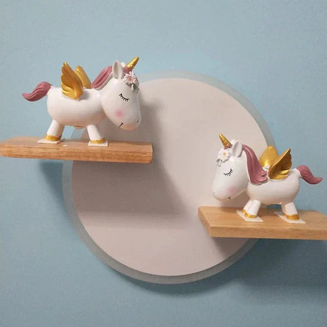 LED Vägglampa Med Unicorn Design – Vägghängd - Nattlampa - Keramik - Barnrum Dekoration - Varm Glöd - Färgglada Accenter Carvallo
