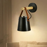 LED Vägglampa Med Justerbar Ljusfärg – Nordisk Design - Trä och Järn - Idealisk För Inomhusbruk - Modern Stil - Perfekt För Sovrum och Vardagsrum Carvallo