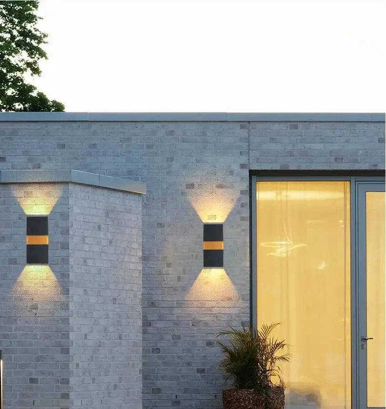 Modern LED Vägglampa Med Justerbar Strålvinkel – Vattentät - 10W - Kall/Varm Vit - Inomhus/Utebruk - IP65 Bedömd Carvallo