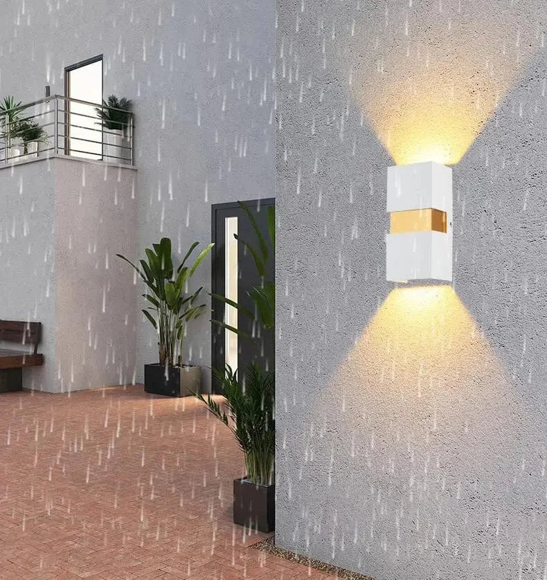 Modern LED Vägglampa Med Justerbar Strålvinkel – Vattentät - 10W - Kall/Varm Vit - Inomhus/Utebruk - IP65 Bedömd Carvallo