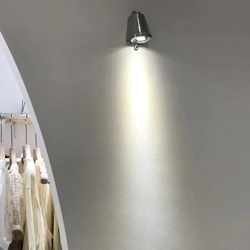 Retro Aluminium Vägglampa – LED Vägglampa i Silver eller Guld för Konstutställningar och Dekorativa Utrymmen Carvallo