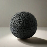 Kursig svart vulkanisk stenskål - Elegant porslinsmittenstuk Carvallo