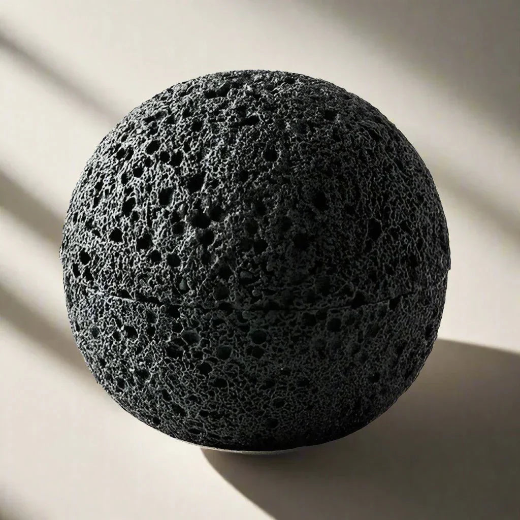 Kursig svart vulkanisk stenskål - Elegant porslinsmittenstuk Carvallo