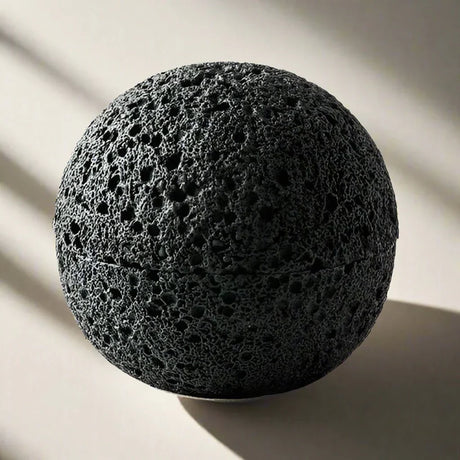 Kursig svart vulkanisk stenskål - Elegant porslinsmittenstuk Carvallo