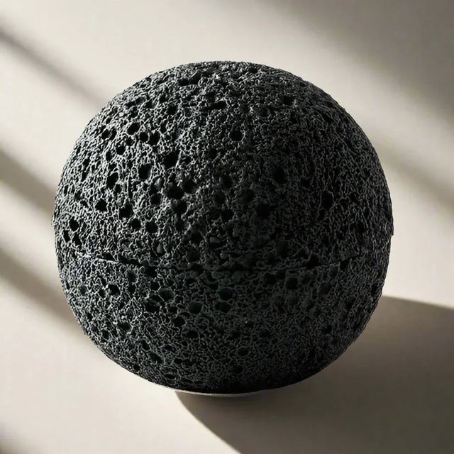 Kursig svart vulkanisk stenskål - Elegant porslinsmittenstuk Carvallo