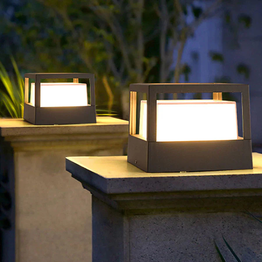 Carvallo - Solcellerdrevet utomhus pelarlampa med elegant spotlight-design för stigar Carvallo