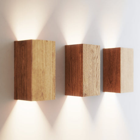 NordicGlow – Rustik Trä Vägglampa med LED Belysning för Vardagsrum och Sovrum Carvallo