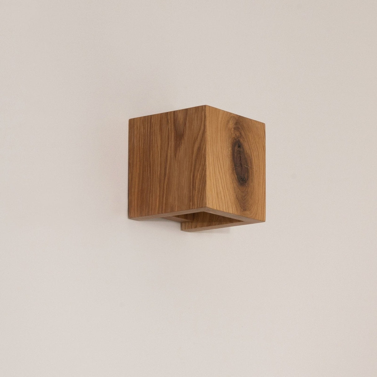 WoodGlow - Modern Trä Vägglampa av Ek med Varm Vitt Ljus Carvallo