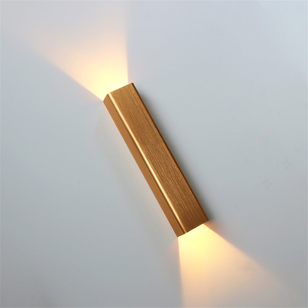 Carvallo Modern Utvändig Vägglampa | Elegant Design | LED med 3 Ljuskällor | Högkvalitativt Metallhus Carvallo