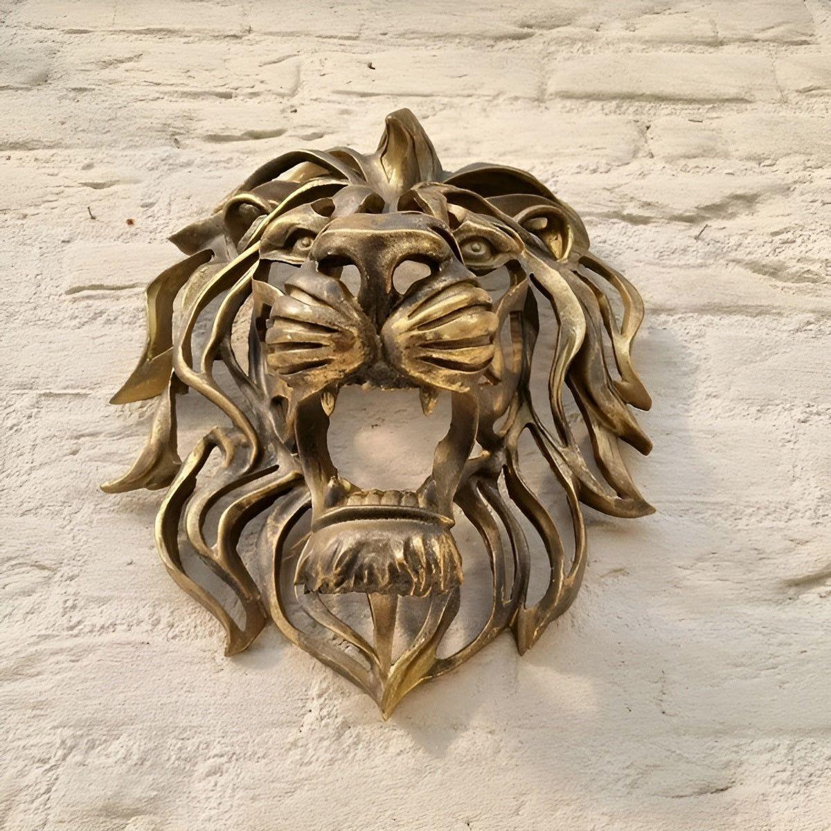 Golden Roar - Exquisite Guldpläterad Hartz Lejonhuvud Väggmonterad Skulptur Carvallo